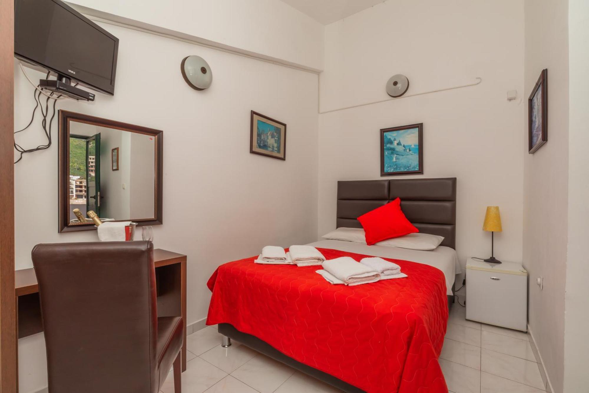 David Apartments And Rooms Dobra Voda Esterno foto