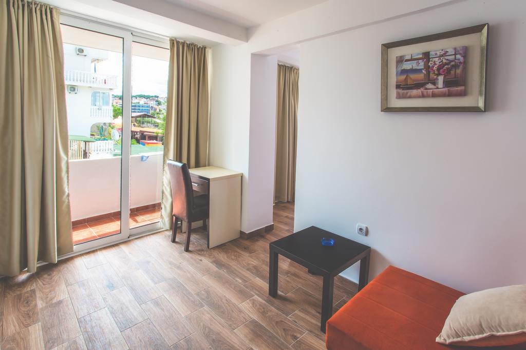 David Apartments And Rooms Dobra Voda Esterno foto