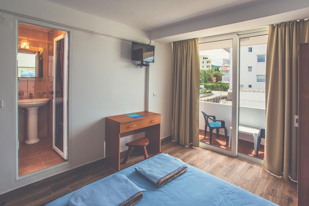 David Apartments And Rooms Dobra Voda Esterno foto