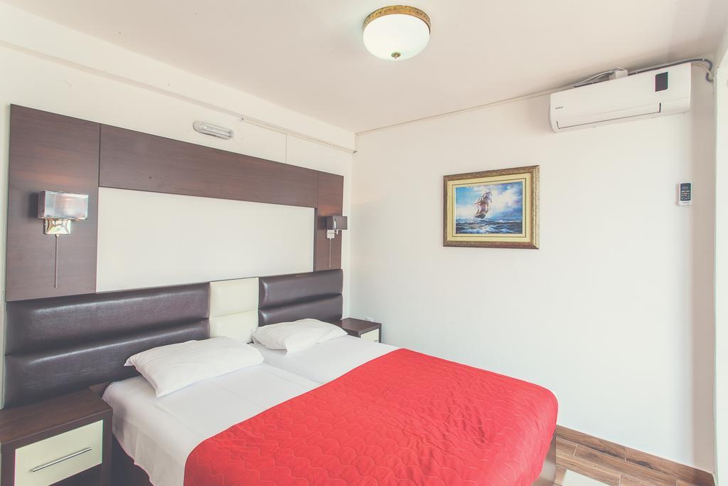 David Apartments And Rooms Dobra Voda Esterno foto