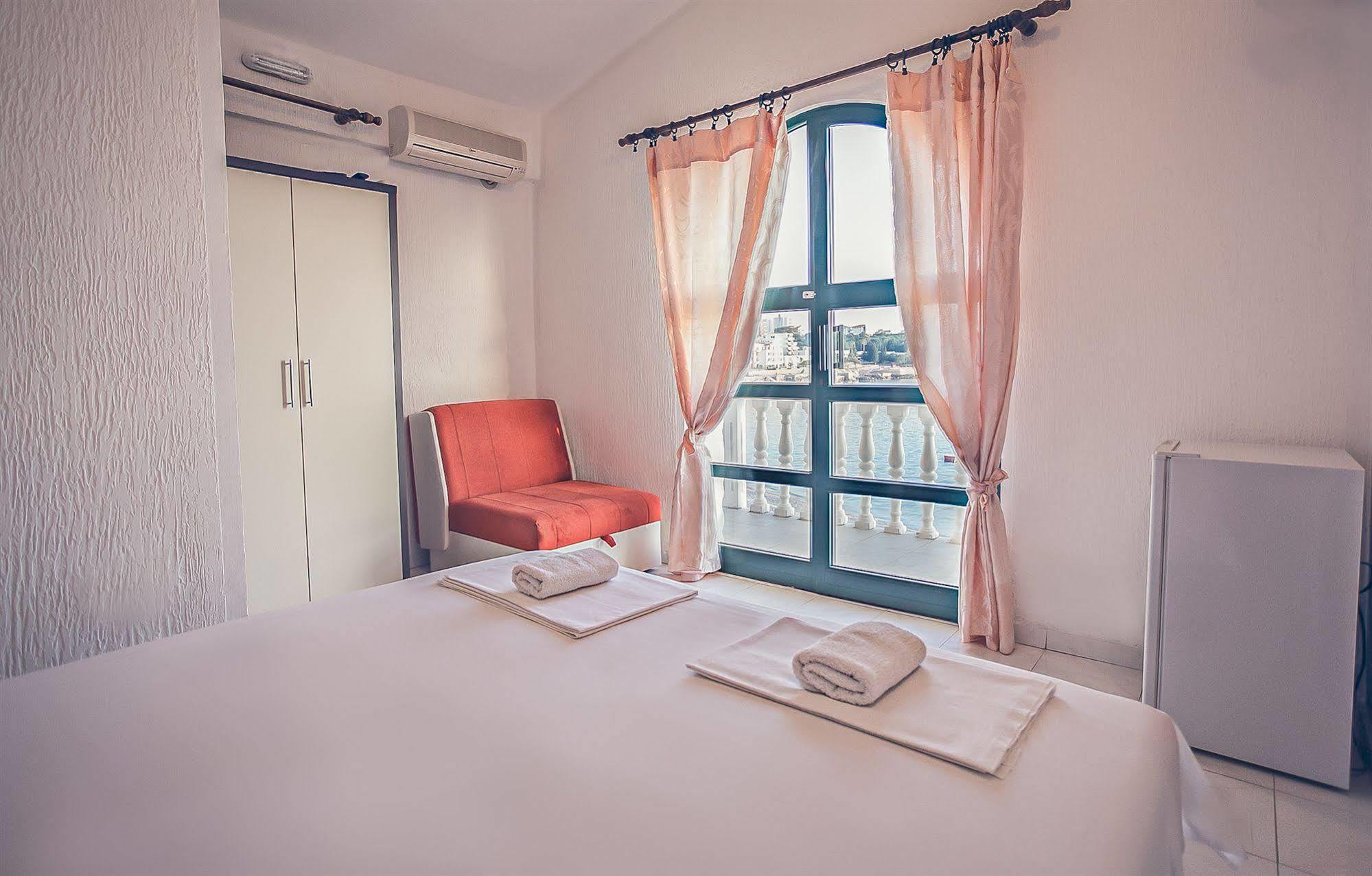David Apartments And Rooms Dobra Voda Esterno foto