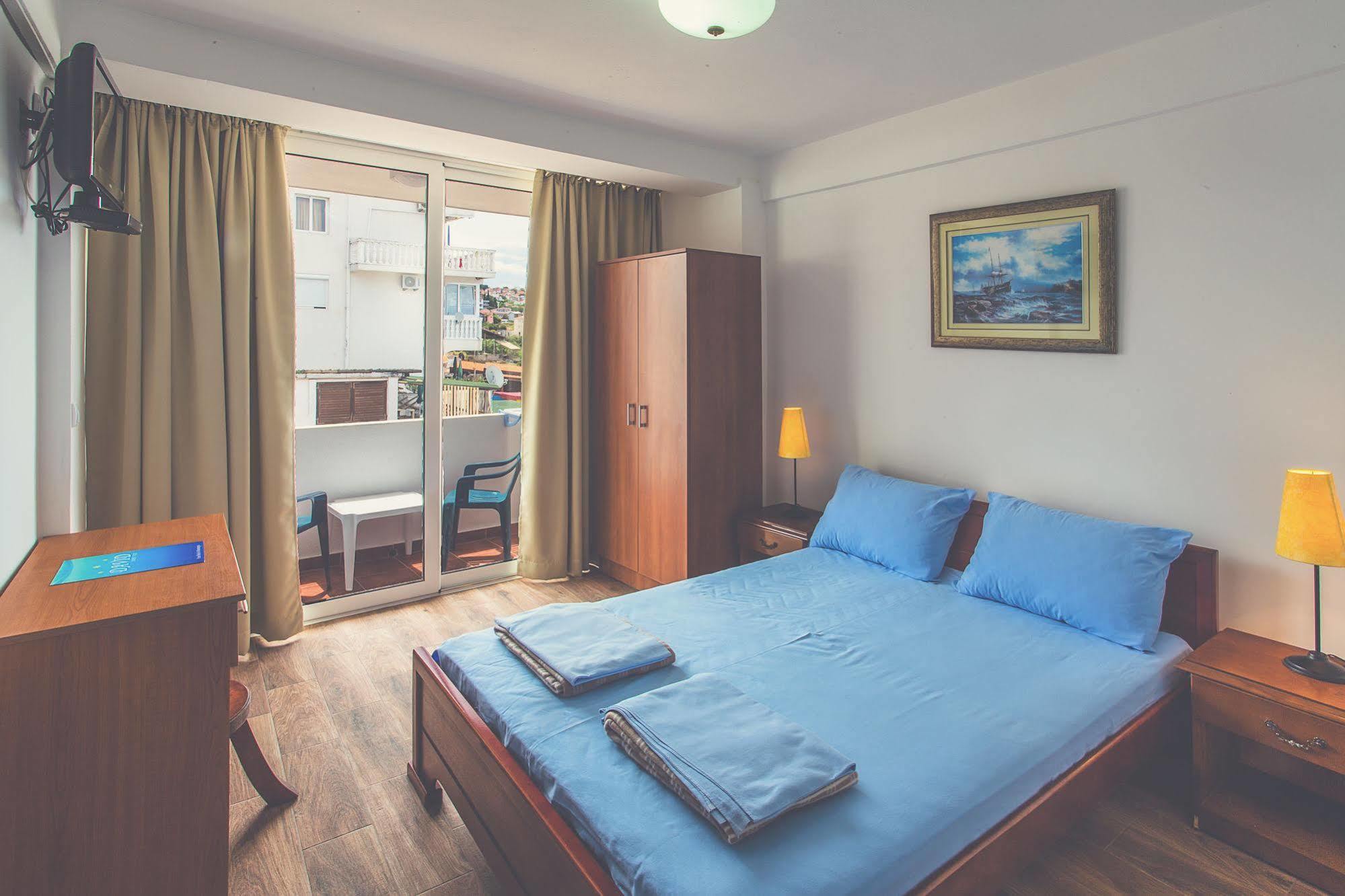 David Apartments And Rooms Dobra Voda Esterno foto